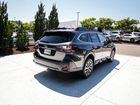 Used 2025 Subaru Outback Premium w/ Popular Package #1A AWD/4WD image 10