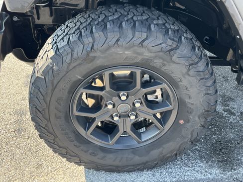 Used 2024 Jeep Wrangler Unlimited AWD/4WD image 11