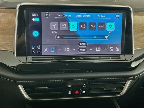 Used 2025 Volkswagen Atlas SE FWD image 24