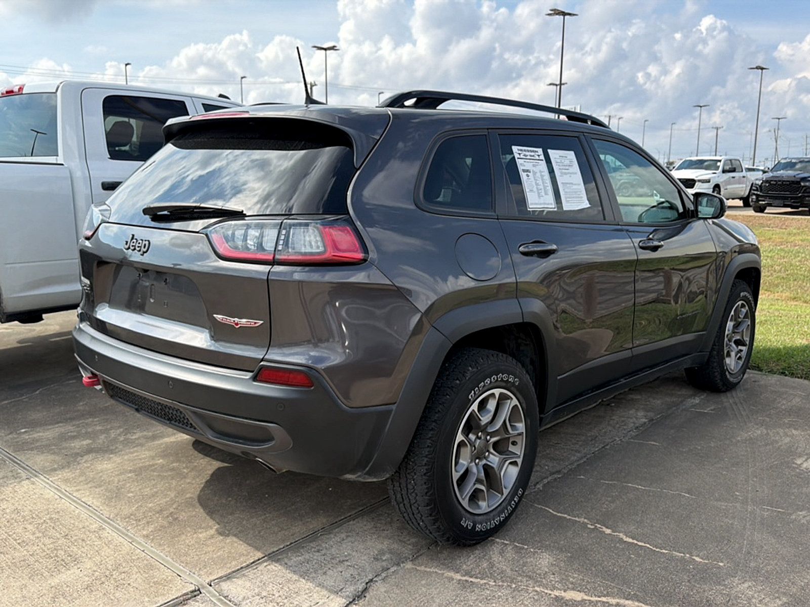 Used 2022 Jeep Cherokee Trailhawk AWD/4WD image 6