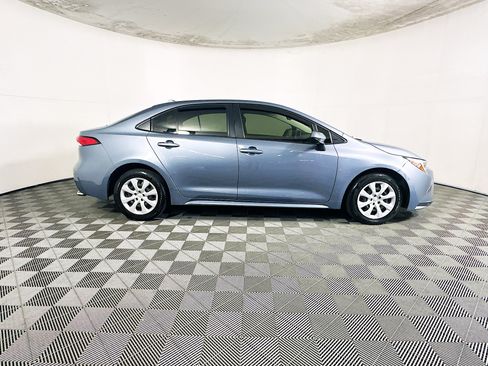 Used 2025 Toyota Corolla LE FWD image 2