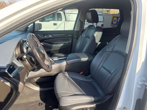 Used 2020 Buick Enclave Essence image 13