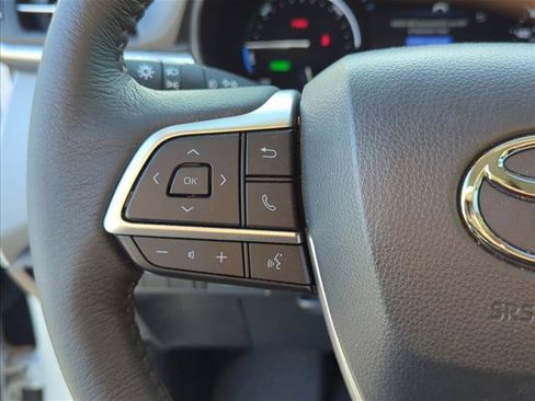 Used 2025 Toyota Sienna XLE w/ XLE Plus Package FWD image 12