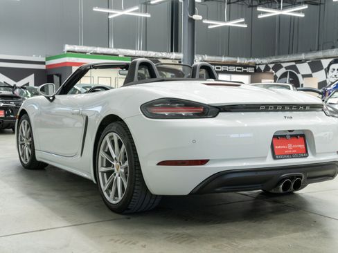 Used 2017 Porsche 718 Boxster image 6