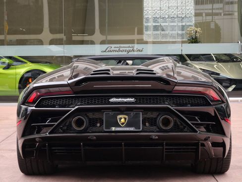 Used 2024 Lamborghini Huracan EVO image 4