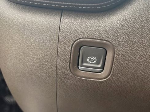 Used 2019 GMC Sierra 1500 SLT image 16