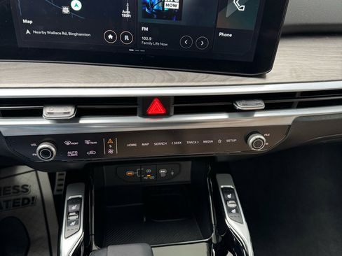 Used 2024 Kia Sorento SX Prestige w/ Olive Brown Leather Package image 17