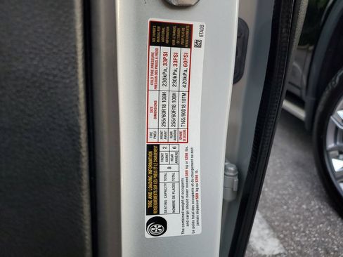 Used 2025 Nissan Pathfinder SL FWD image 31