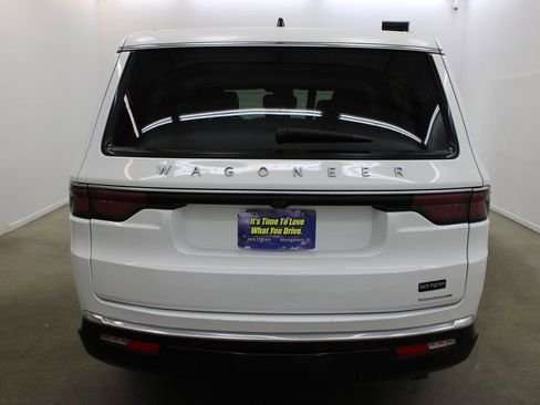 Used 2024 Jeep Wagoneer L Series II image 4