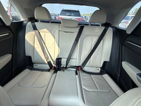 Used 2020 Audi Q3 2.0T Premium w/ Convenience Package AWD/4WD image 30