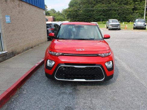 Used 2022 Kia Soul S FWD image 2