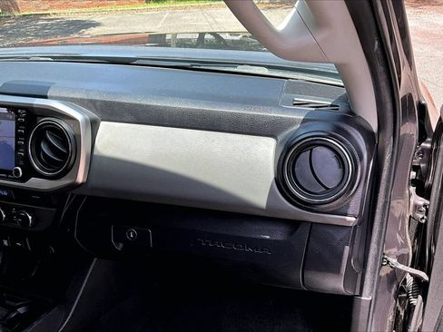 Used 2022 Toyota Tacoma SR5 AWD/4WD image 22