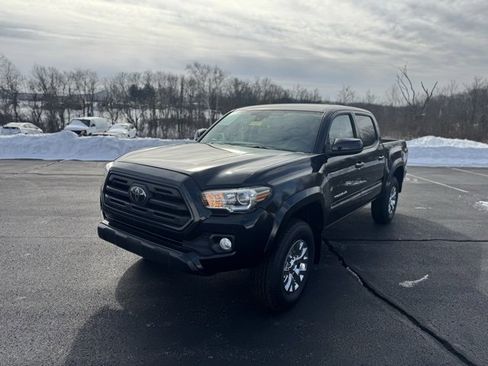 Used 2018 Toyota Tacoma SR5 image 7