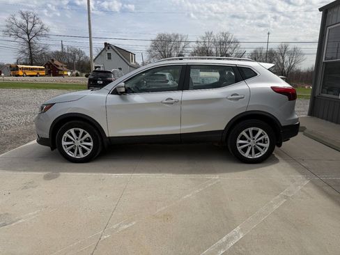 Used 2018 Nissan Rogue Sport SV w/ SV Technology Package image 4