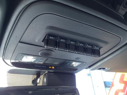 Used 2023 Ford Bronco Badlands image 18