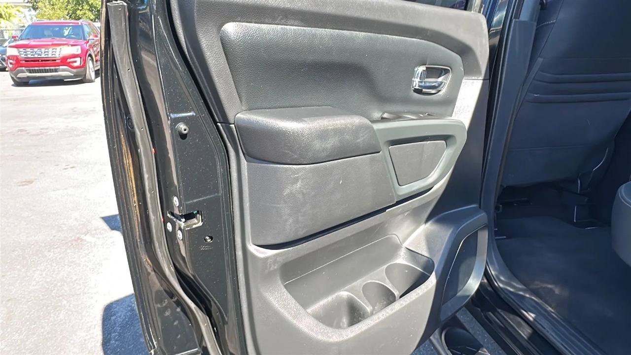 Used 2019 Nissan Titan SV w/ SV Convenience Package RWD image 20