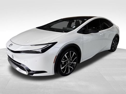 Used 2024 Toyota Prius Prime Premium FWD image 3