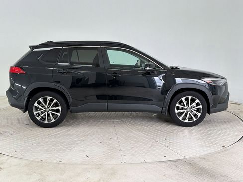Used 2022 Toyota Corolla Cross XLE FWD image 8
