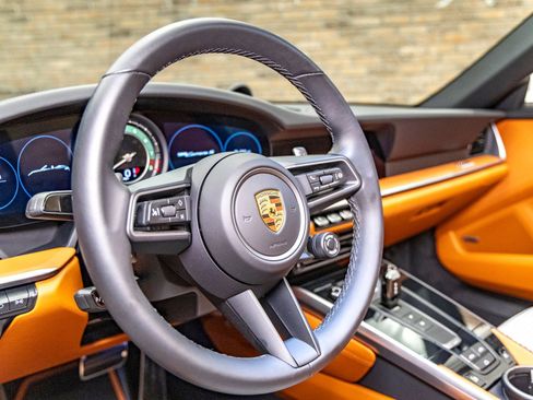 Used 2024 Porsche 911 Cabriolet image 39