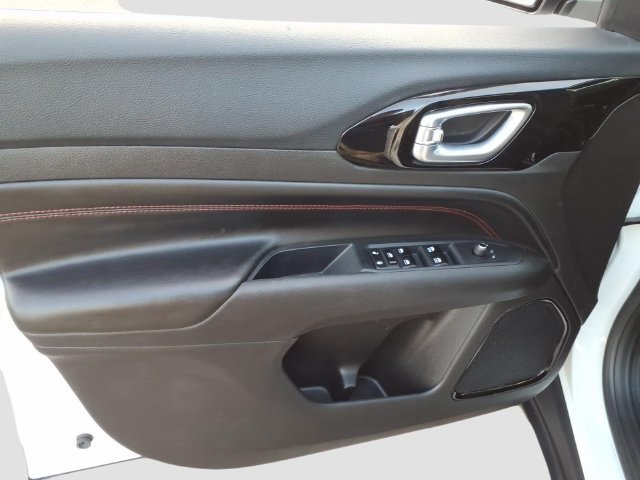 Used 2025 Jeep Compass Trailhawk AWD/4WD image 14
