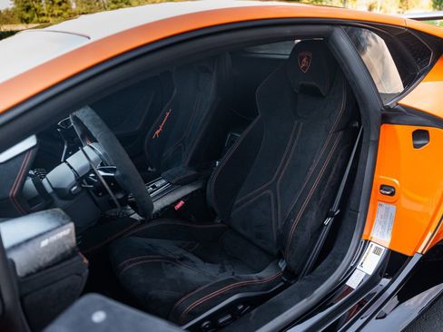 Used 2018 Lamborghini Huracan Performante image 28