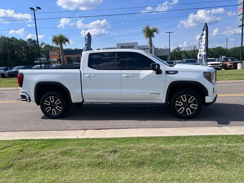 Used 2023 GMC Sierra 1500 AT4 w/ Technology Package AWD/4WD image 2