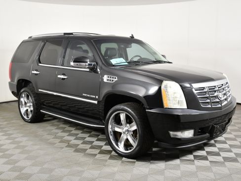 Used 2007 Cadillac Escalade AWD w/ Information Package image 4