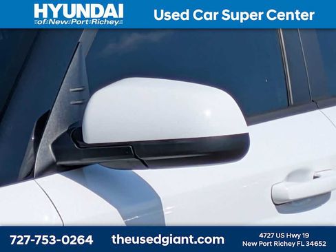 Certified 2023 Hyundai Venue SEL FWD image 11