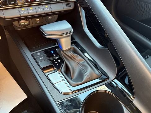 Used 2025 Hyundai Elantra SEL image 19