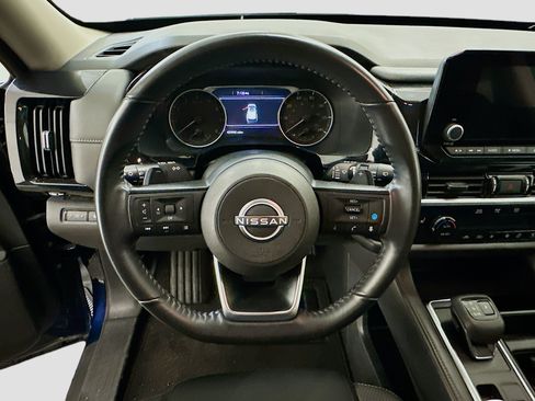 Used 2025 Nissan Pathfinder SV AWD/4WD image 18
