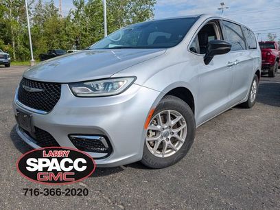 Used 2024 Chrysler Pacifica Touring-L