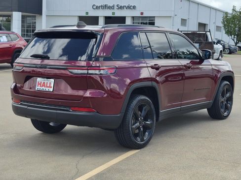 Used 2023 Jeep Grand Cherokee Altitude AWD/4WD image 6