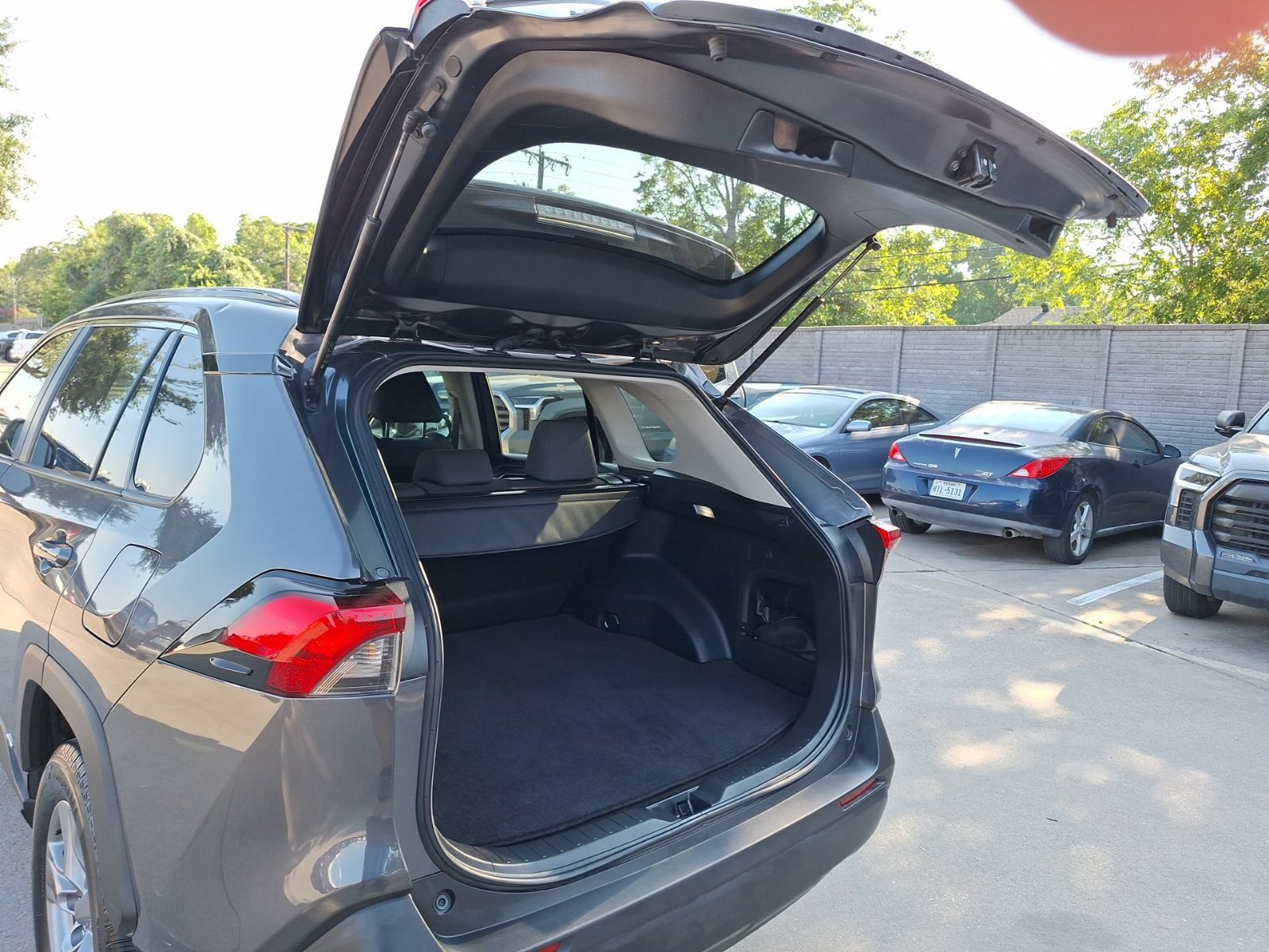 Used 2024 Toyota RAV4 XLE AWD/4WD image 36