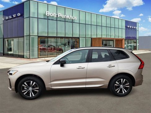 Used 2025 Volvo XC60 B5 Core image 25