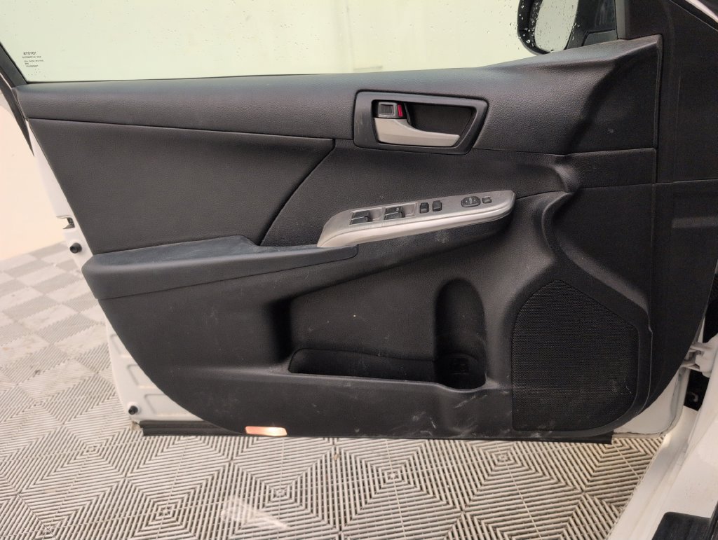 Used 2013 Toyota Camry SE FWD image 29