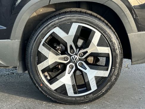 Used 2022 Volkswagen Taos SEL image 31