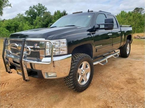 Used 2007 Chevrolet Silverado 2500 LTZ w/ Safety Package AWD/4WD image 2