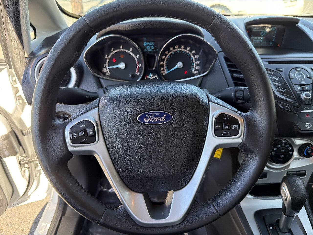 Used 2015 Ford Fiesta SE FWD image 29