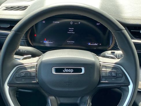 Used 2024 Jeep Grand Cherokee Limited AWD/4WD image 8