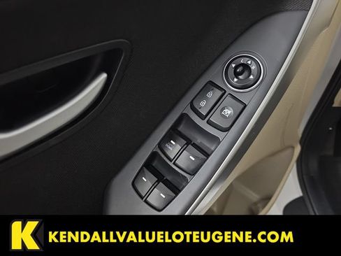 Used 2013 Hyundai Elantra GT FWD image 21
