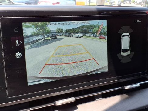 Used 2024 Kia Carnival EX FWD image 18