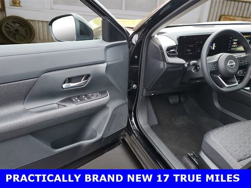 Used 2025 Nissan Kicks SV w/ SV Premium Package image 9