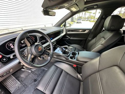 Used 2024 Porsche Cayenne S image 4