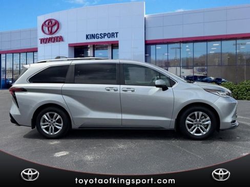 Certified 2024 Toyota Sienna Limited image 6
