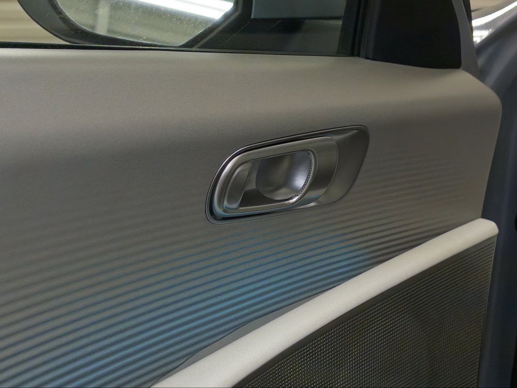 Used 2025 Hyundai Ioniq 6 SEL RWD image 8