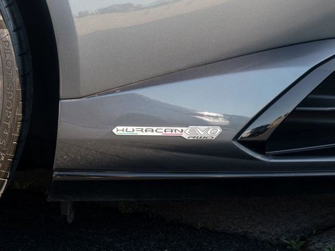 Used 2021 Lamborghini Huracan EVO image 25