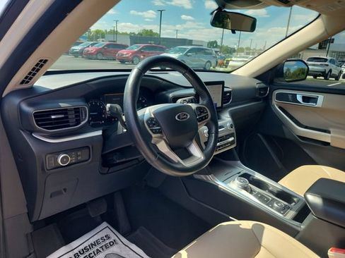 Used 2020 Ford Explorer XLT w/ Equipment Group 202A AWD/4WD image 19