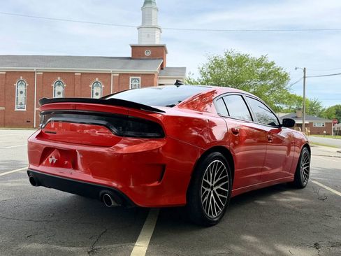 Used 2017 Dodge Charger R/T RWD image 6