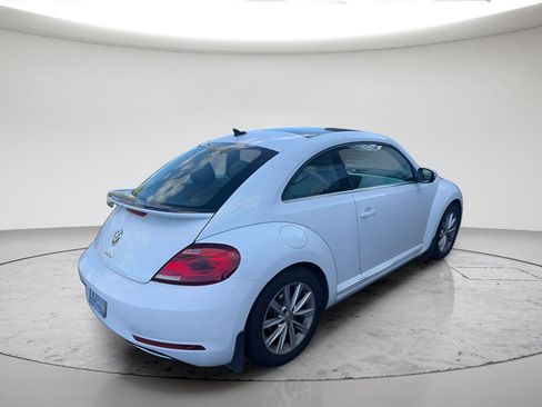 Used 2018 Volkswagen Beetle 2.0T SE FWD image 3