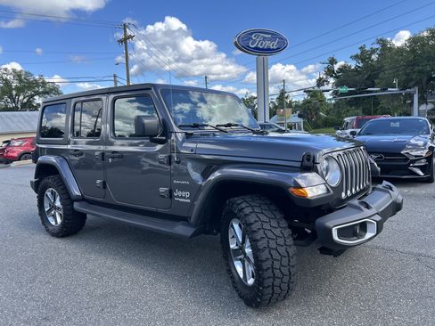 Used 2019 Jeep Wrangler Unlimited Sahara w/ Safety Group AWD/4WD image 1